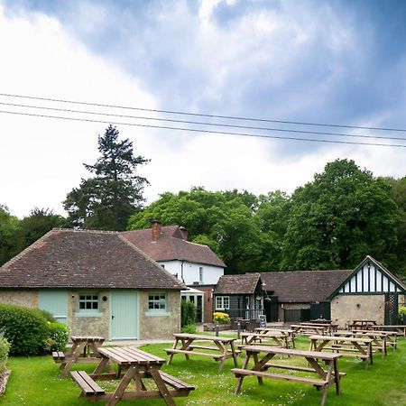 The Cowdray Arms Panzió Worth  Kültér fotó