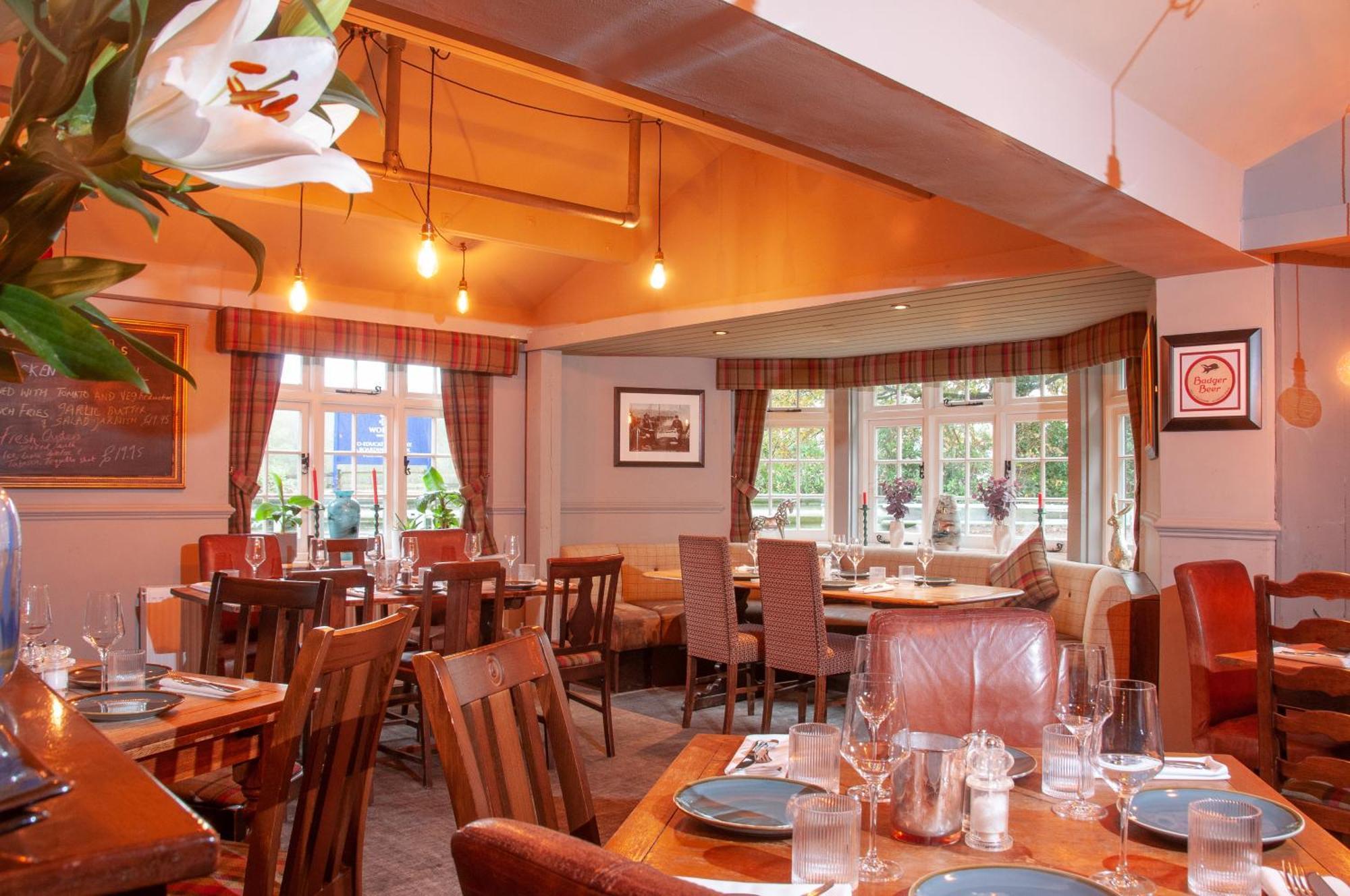 The Cowdray Arms Panzió Worth  Kültér fotó