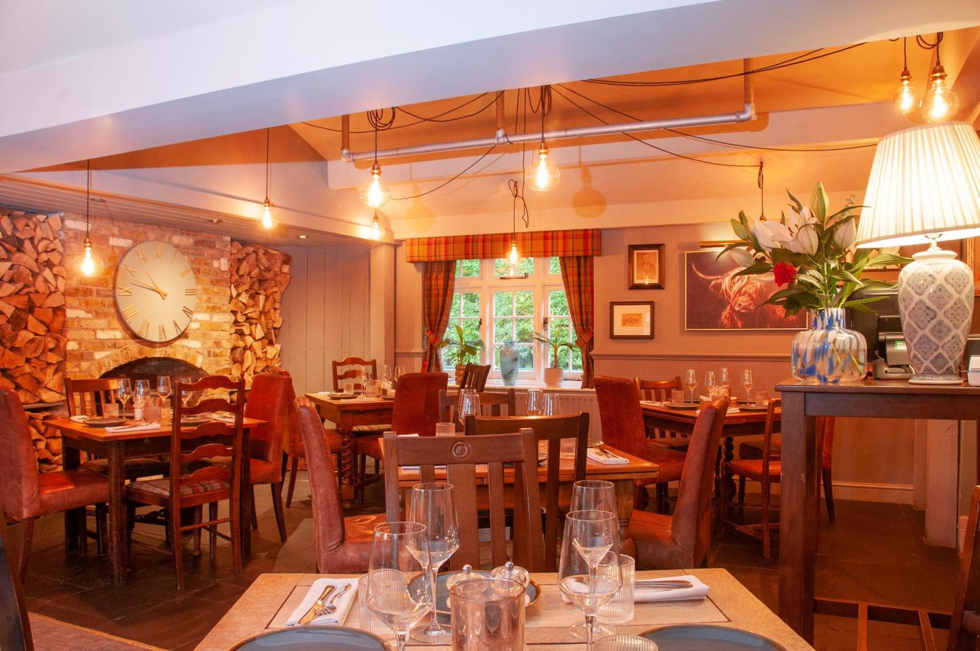 The Cowdray Arms Panzió Worth  Kültér fotó